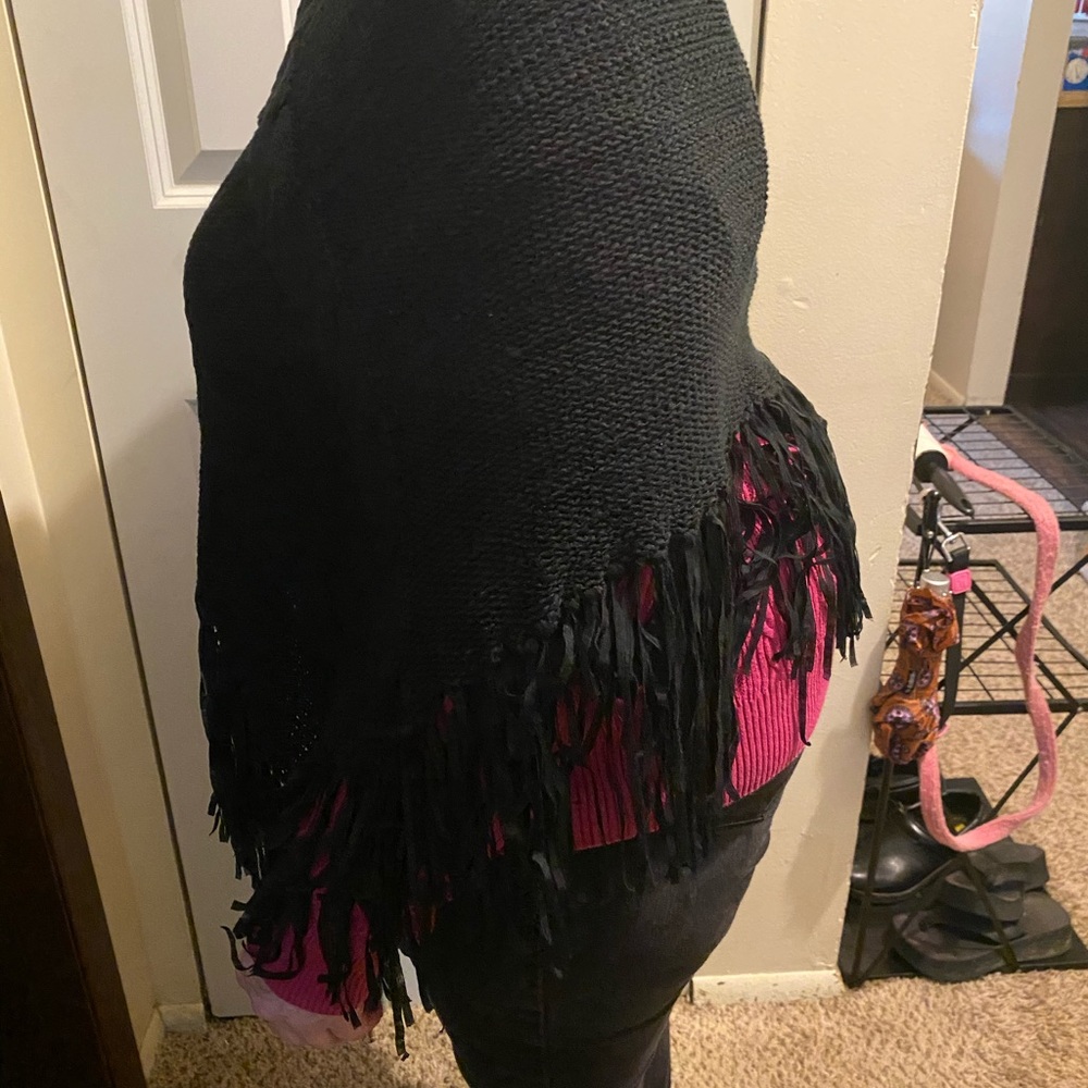 Black Poncho - Picture 7 of 7